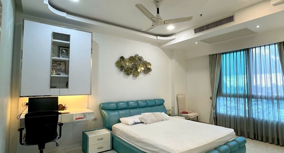 Condo en venta de 3 habitaciones en Yan Nawa, Bangkok
