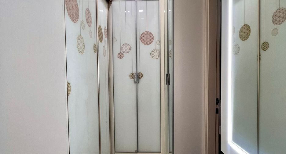 Condo en venta de 3 habitaciones en Yan Nawa, Bangkok