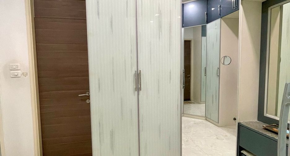 Condo en venta de 3 habitaciones en Yan Nawa, Bangkok