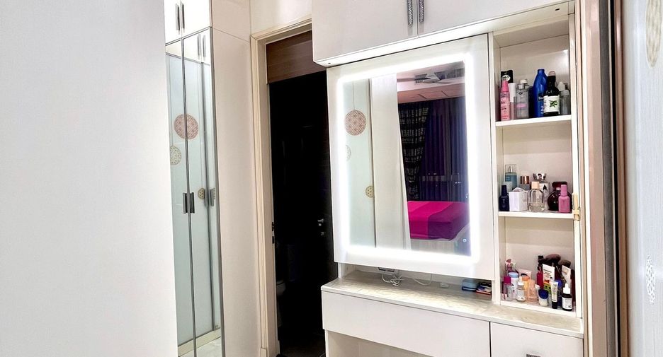 Condo en venta de 3 habitaciones en Yan Nawa, Bangkok