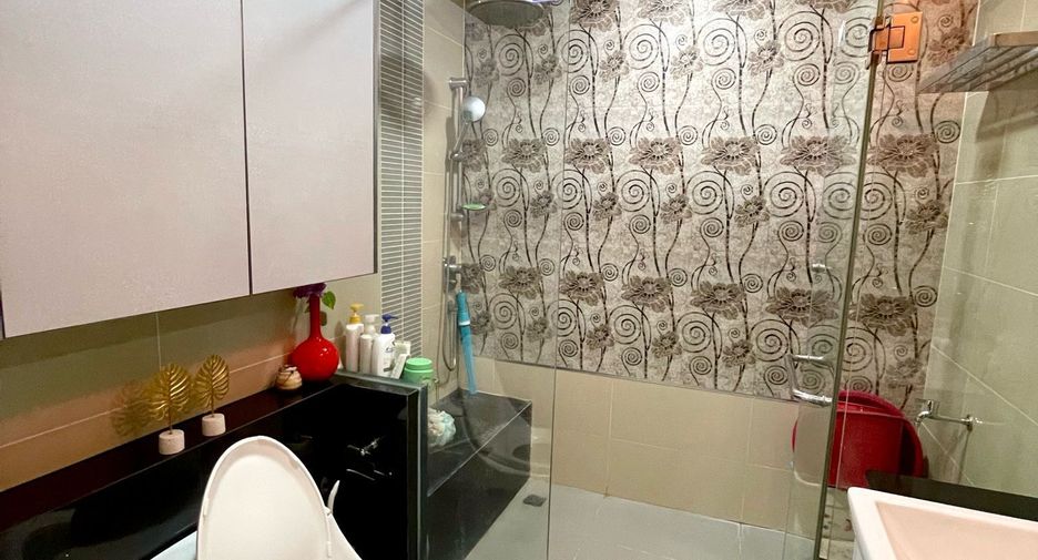 Condo en venta de 3 habitaciones en Yan Nawa, Bangkok