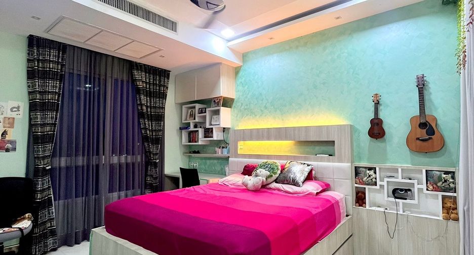 Condo en venta de 3 habitaciones en Yan Nawa, Bangkok