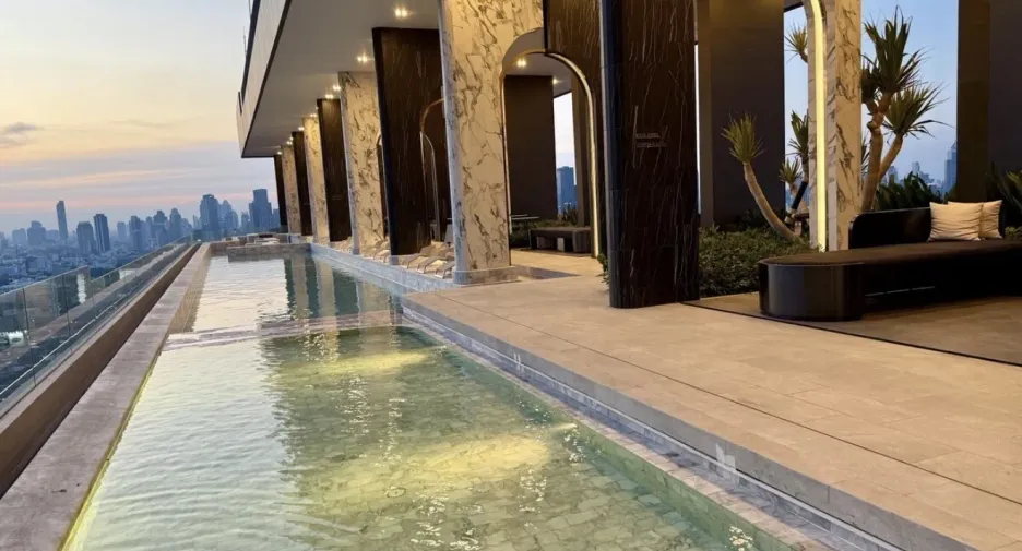 For rent 2 bedrooms condo in Khlong Toei, Bangkok