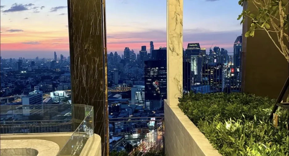 For rent 2 bedrooms condo in Khlong Toei, Bangkok