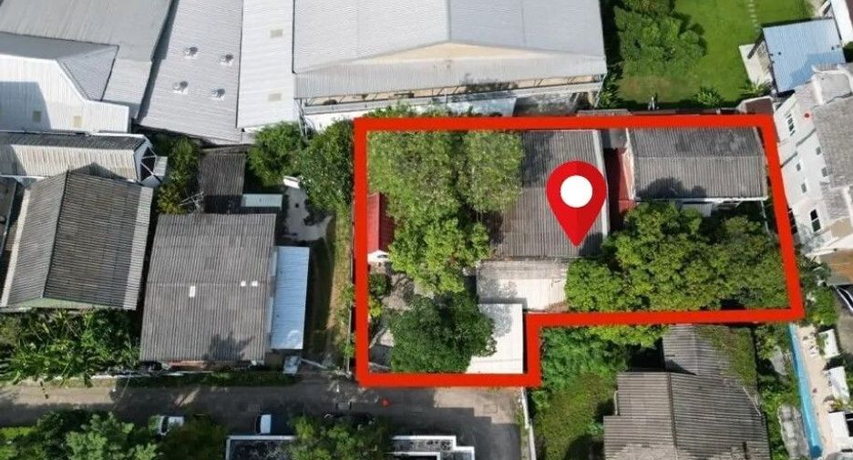 For sale 5 bedrooms house in Watthana, Bangkok