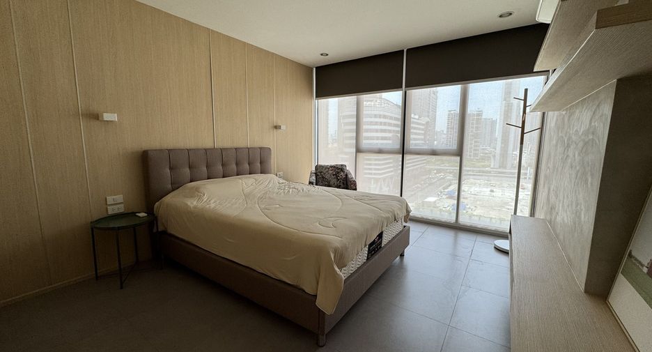 For sale 2 bedrooms condo in Huai Khwang, Bangkok