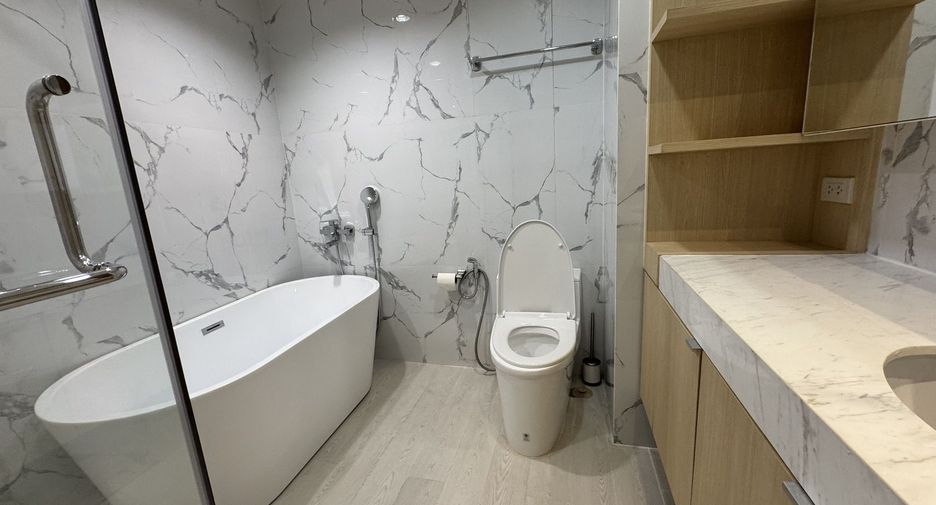 For sale 2 bedrooms condo in Huai Khwang, Bangkok