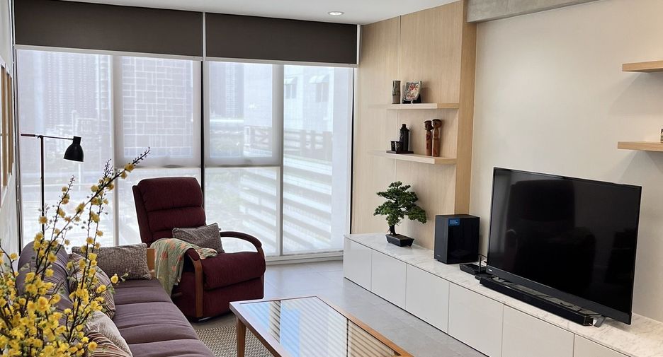 For sale 2 bedrooms condo in Huai Khwang, Bangkok