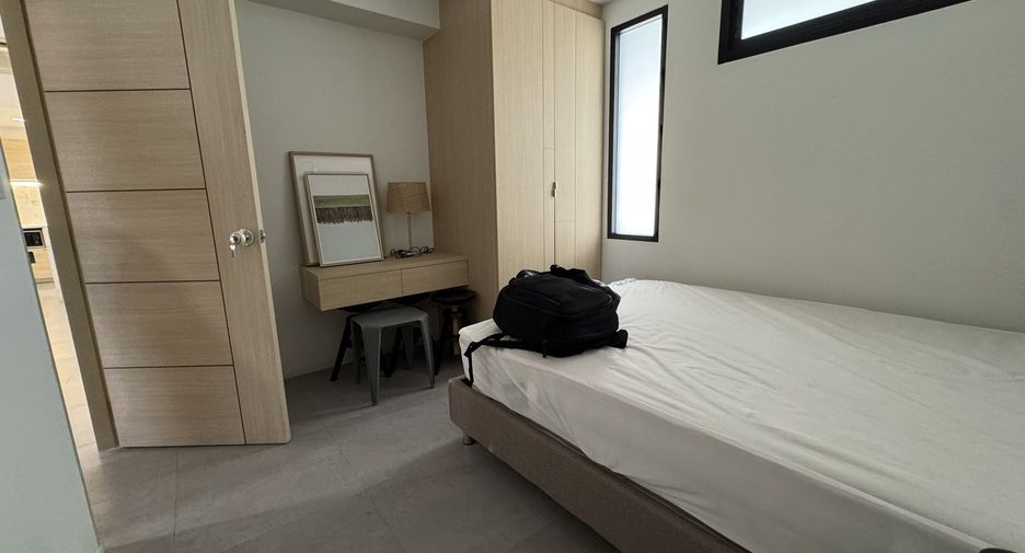 For sale 2 bedrooms condo in Huai Khwang, Bangkok