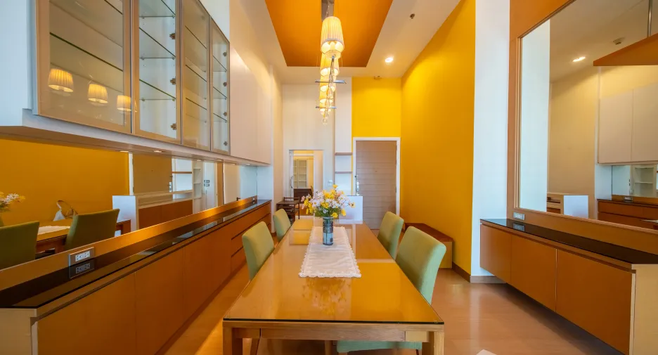For sale 4 bedrooms condo in Watthana, Bangkok