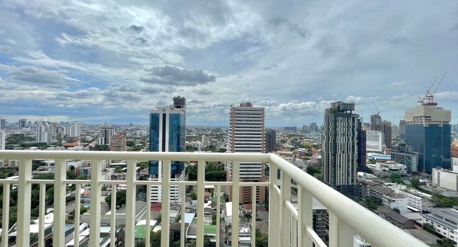 For sale 4 bedrooms condo in Watthana, Bangkok