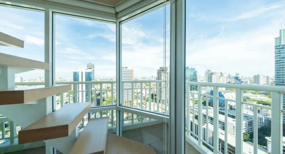 For sale 4 bedrooms condo in Watthana, Bangkok
