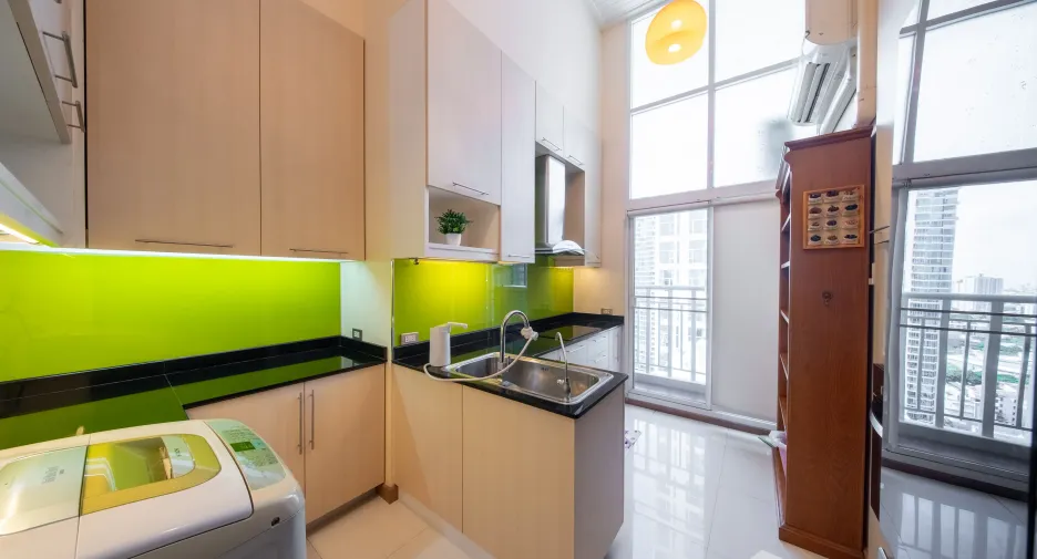 For sale 4 bedrooms condo in Watthana, Bangkok