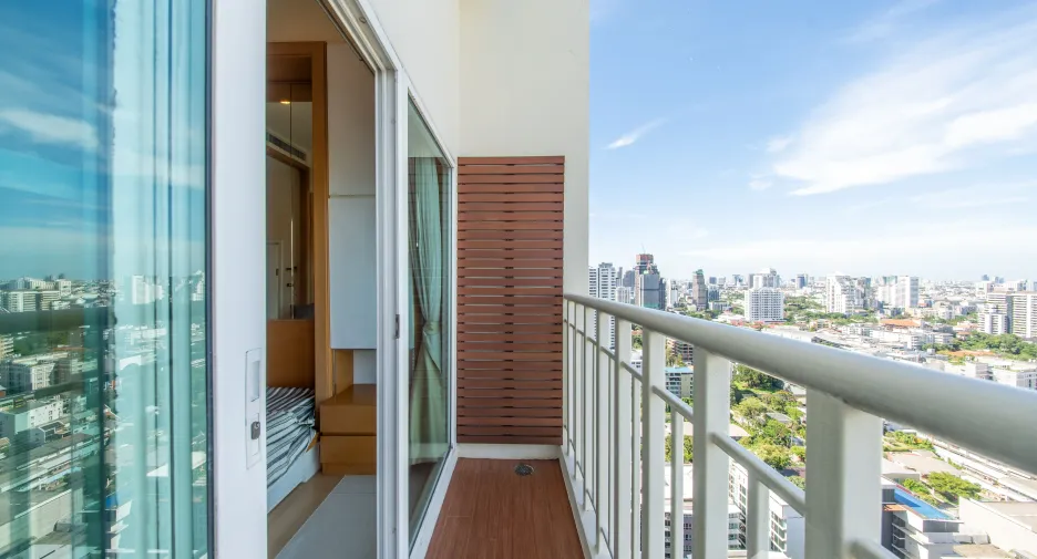 For sale 4 bedrooms condo in Watthana, Bangkok