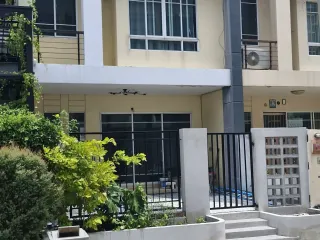 Reihenhaus zum Kauf mit 3 Zimmer in Chom Thong, Bangkok