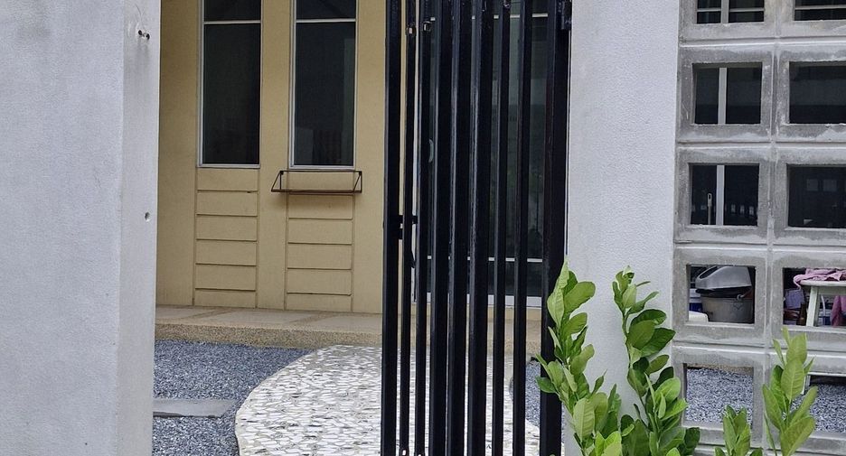 For sale 3 bedrooms townhouse in Chom Thong, Bangkok