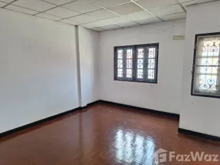 For rent 3 bedrooms townhouse in Nong Khaem, Bangkok