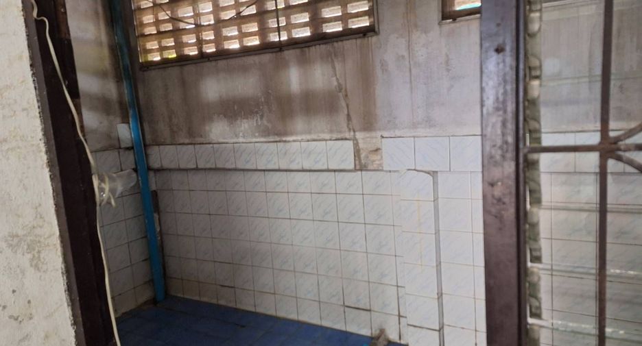 For rent 3 bedrooms townhouse in Nong Khaem, Bangkok