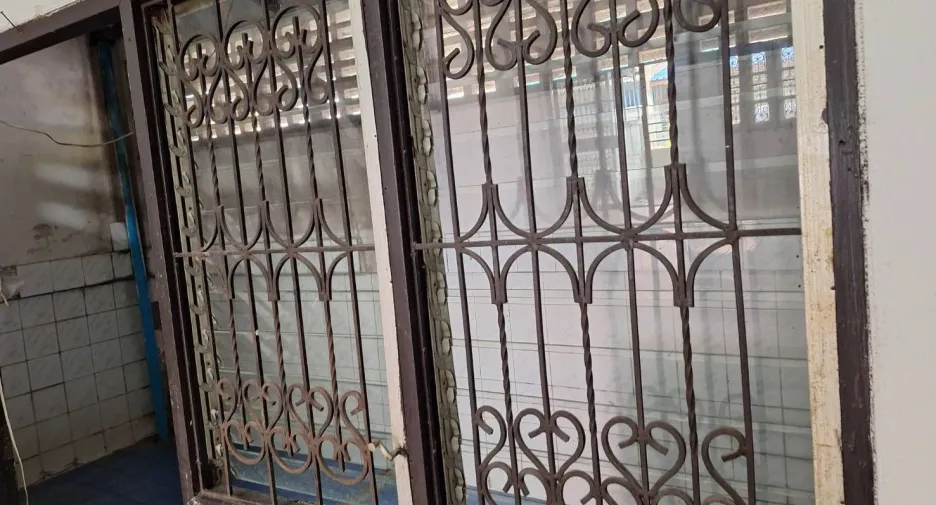 For rent 3 bedrooms townhouse in Nong Khaem, Bangkok