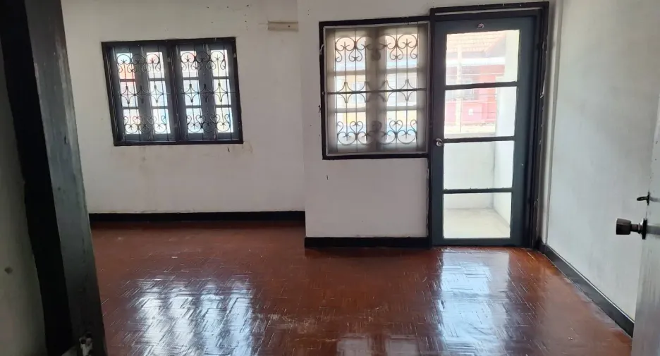 For rent 3 bedrooms townhouse in Nong Khaem, Bangkok