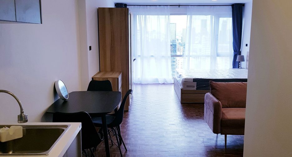 For sale and for rent studio condo in Watthana, Bangkok