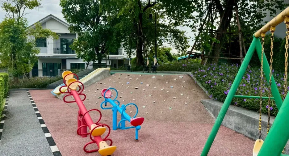 For sale 3 bedrooms townhouse in Bang Phli, Samut Prakan