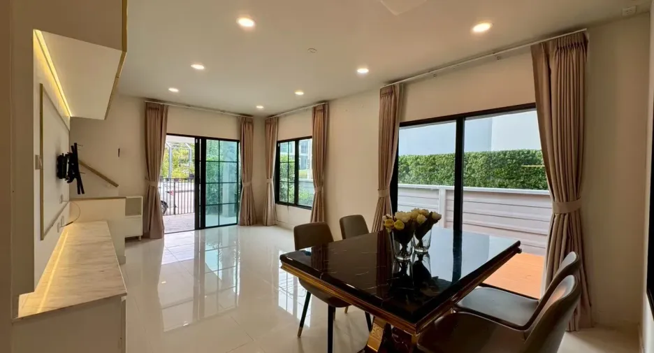 For sale 3 bedrooms townhouse in Bang Phli, Samut Prakan