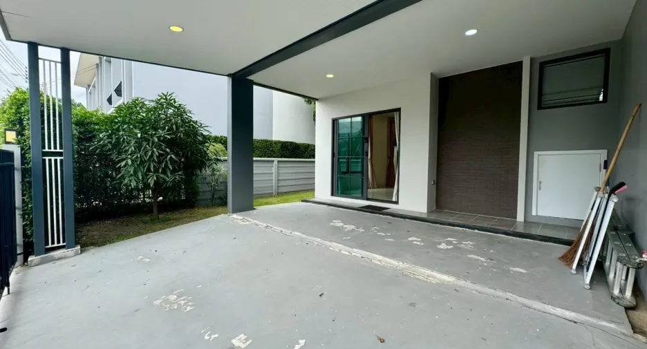 For sale 3 bedrooms townhouse in Bang Phli, Samut Prakan
