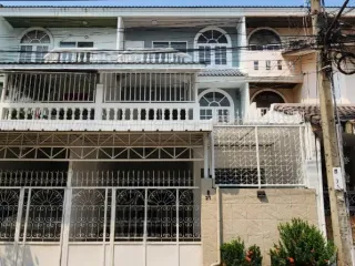 For sale 4 bedrooms townhouse in Bang Phlat, Bangkok