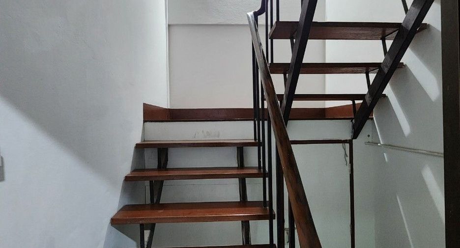 For sale 4 bedrooms townhouse in Bang Phlat, Bangkok