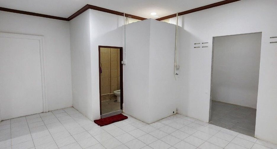 For sale 4 bedrooms townhouse in Bang Phlat, Bangkok