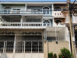 For sale 4 bedrooms townhouse in Bang Phlat, Bangkok