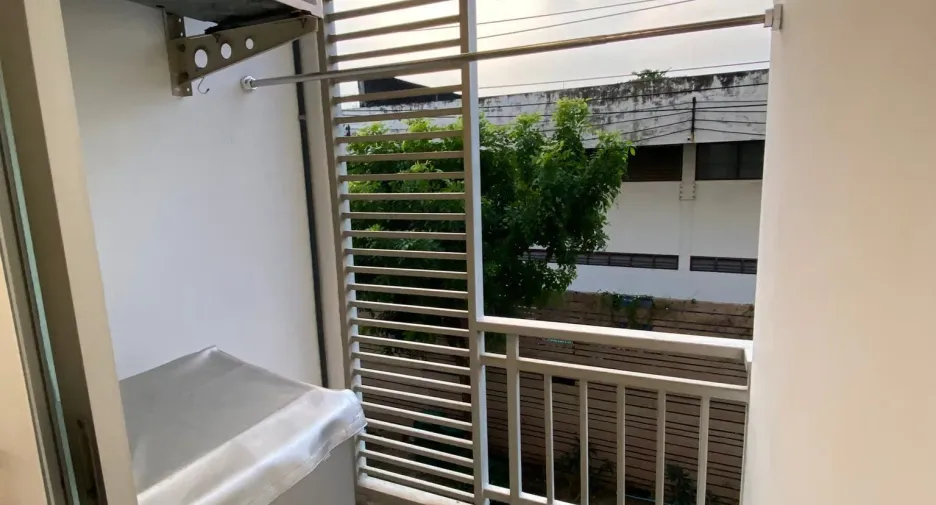 For rent studio condo in Mueang Samut Prakan, Samut Prakan