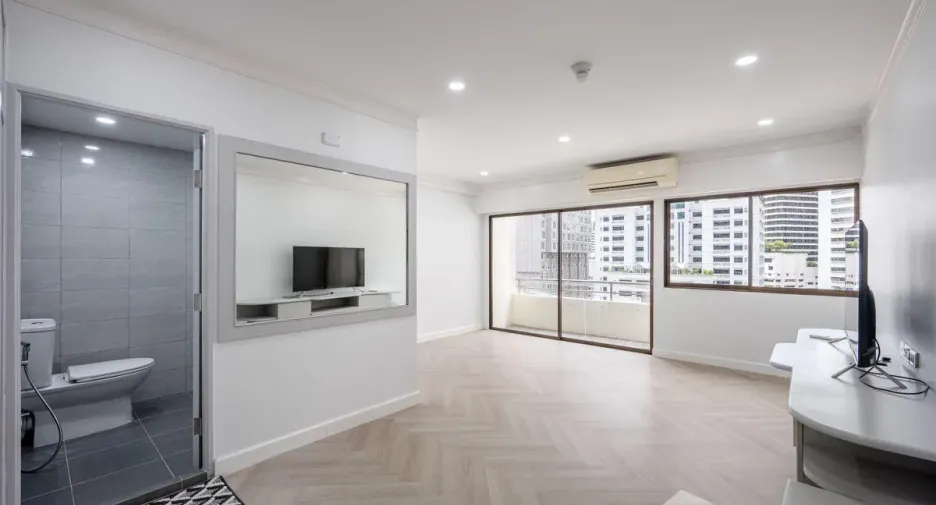 For sale 2 bedrooms condo in Khlong Toei, Bangkok