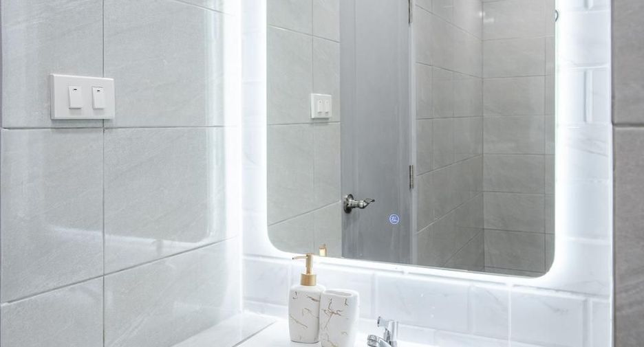 For sale 2 bedrooms condo in Khlong Toei, Bangkok