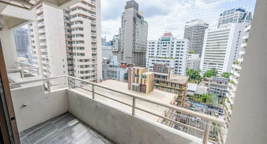 For sale 2 bedrooms condo in Khlong Toei, Bangkok