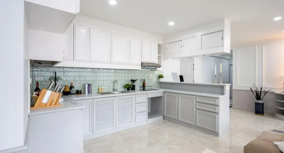 For sale 2 bedrooms condo in Khlong Toei, Bangkok