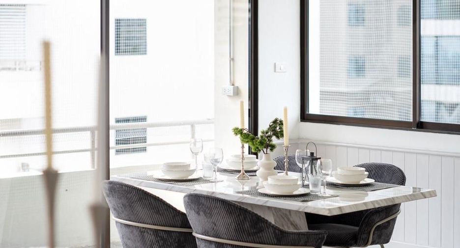 For sale 2 bedrooms condo in Khlong Toei, Bangkok