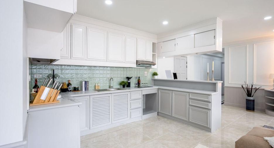 For sale 2 bedrooms condo in Khlong Toei, Bangkok