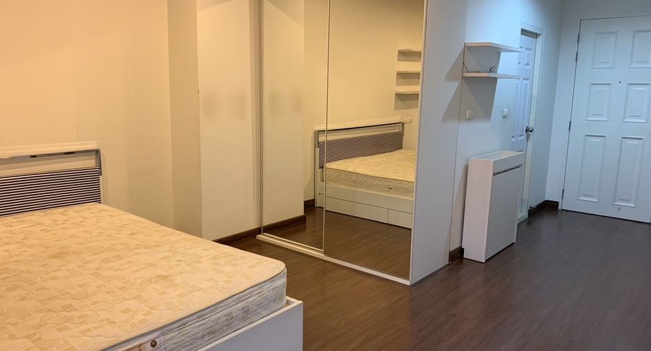 For rent スタジオ condo in Thon Buri, Bangkok