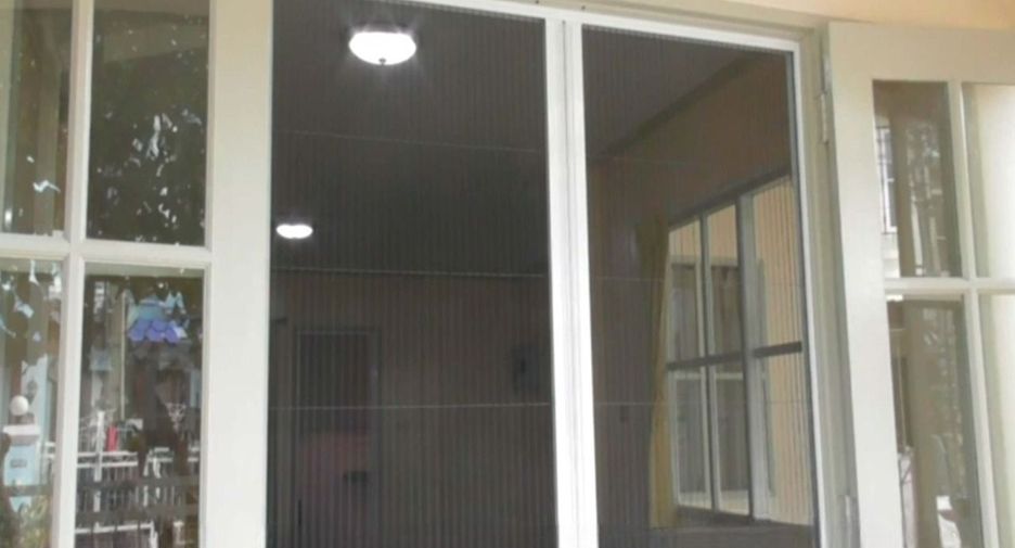 For rent 3 bedrooms townhouse in Khlong Sam Wa, Bangkok