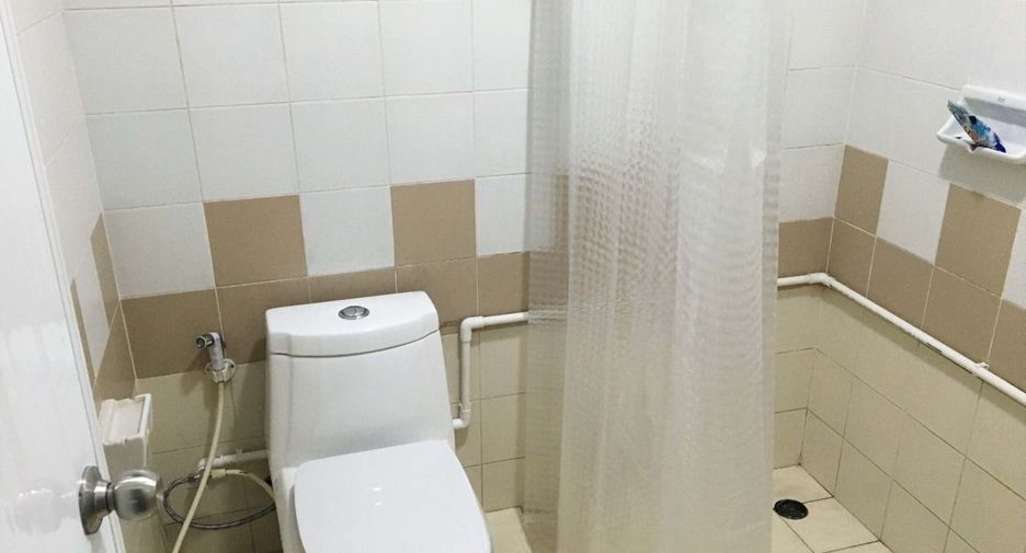 For rent 3 bedrooms townhouse in Khlong Sam Wa, Bangkok