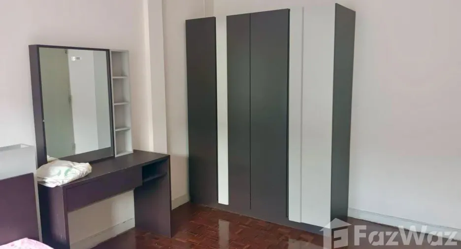For rent 3 bedrooms townhouse in Khlong Sam Wa, Bangkok