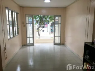 出租 3 卧室 联排别墅 在 Khlong Sam Wa, 曼谷