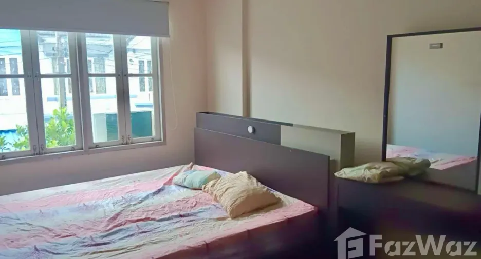 For rent 3 bedrooms townhouse in Khlong Sam Wa, Bangkok