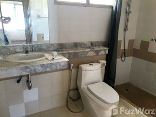出租 3 卧室 联排别墅 在 Khlong Sam Wa, 曼谷