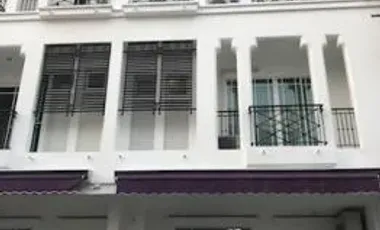 For sale そして for rent 4 ベッドルーム townhouse in Phra Khanong, Bangkok