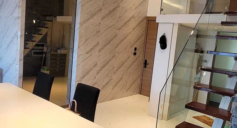 For sale and for rent 4 bedrooms condo in Watthana, Bangkok