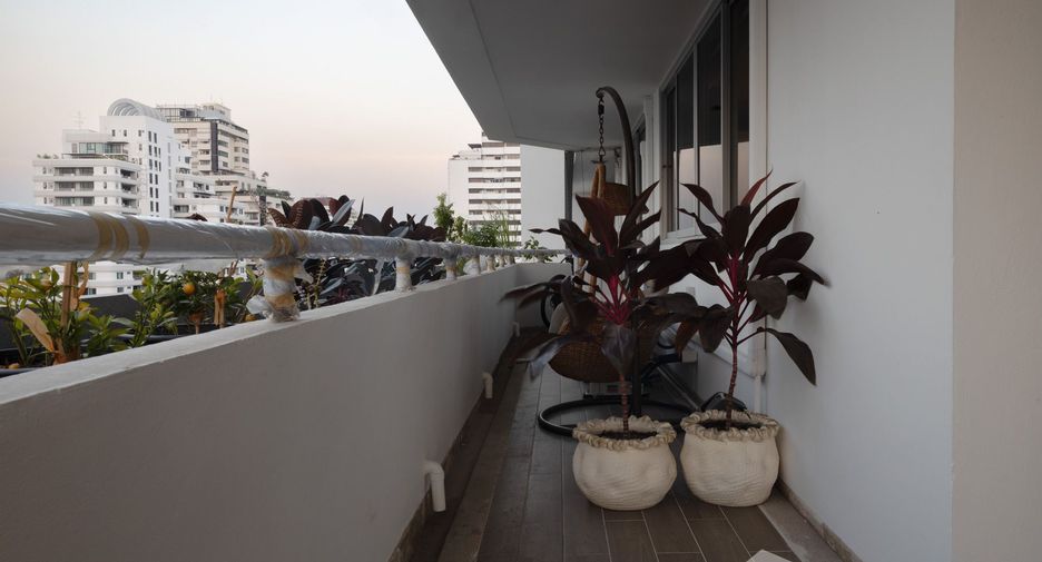 For sale and for rent 3 bedrooms condo in Watthana, Bangkok