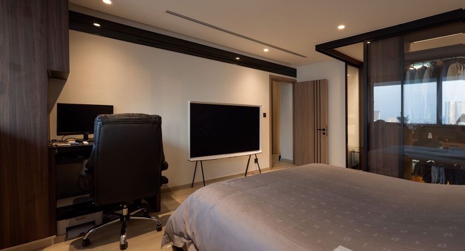 For sale and for rent 3 bedrooms condo in Watthana, Bangkok
